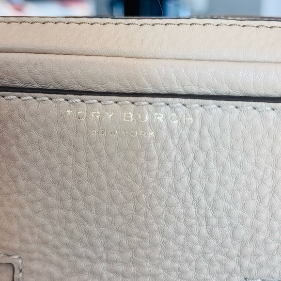 Tory Buch Model No 10005617crossbody bags used like new🎈 - Picture 14 of 17